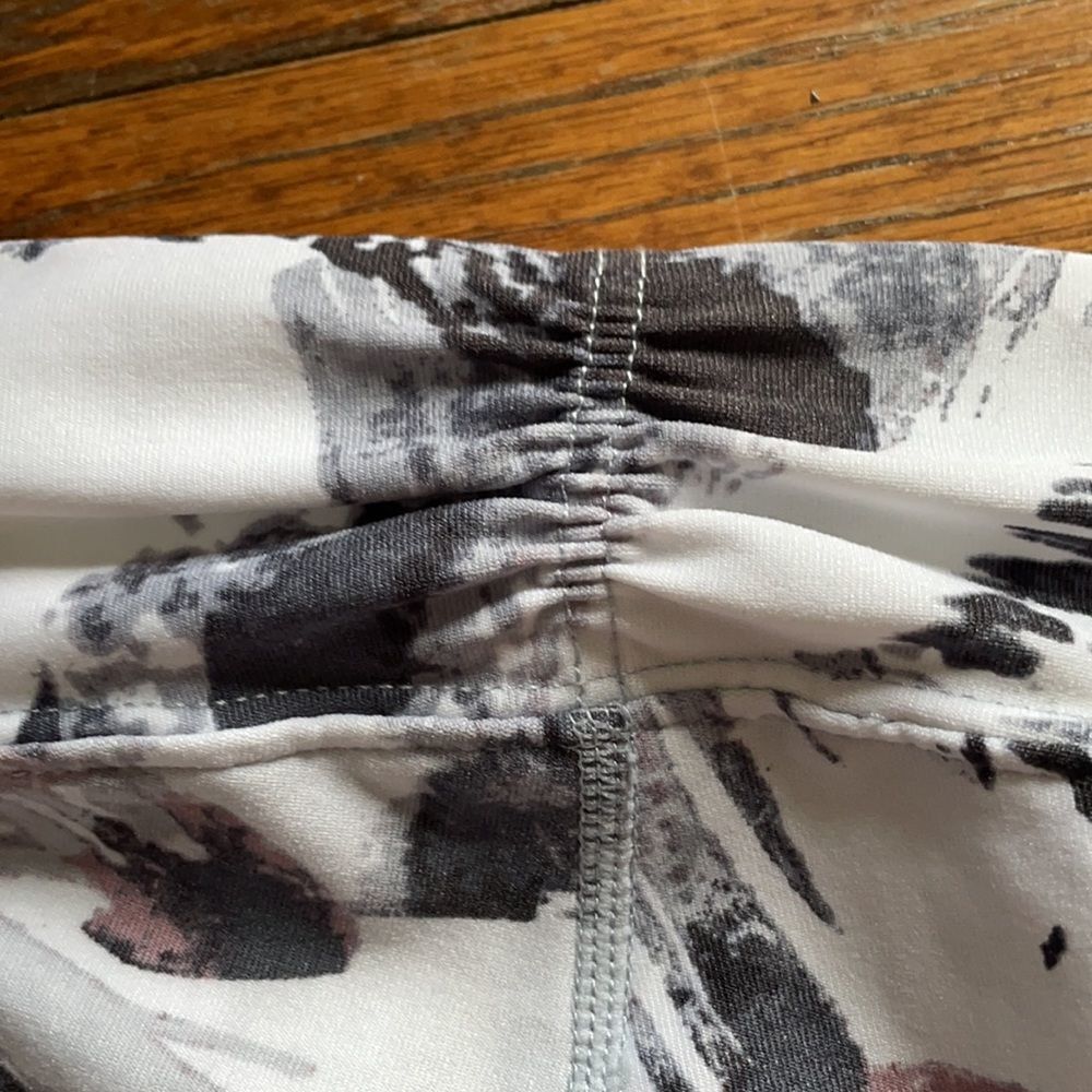 Calvin Klein Performance Abstract Flower Patterned Leggings - Picture 7 of 9